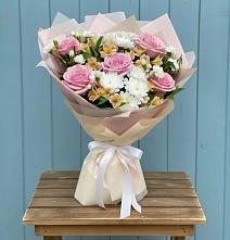 Букет цветов из:  Гвоздики, Орхидеи и Розы в Прасковее