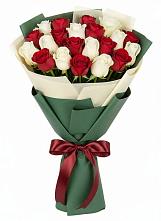 Букет Микс из красных и белых роз в Прасковее
