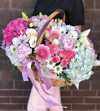 Композиция солнечный день в Прасковее Цветочная композиция из Розы, Хризантемы, Пионы и Лизиантусы в корзине в Прасковее