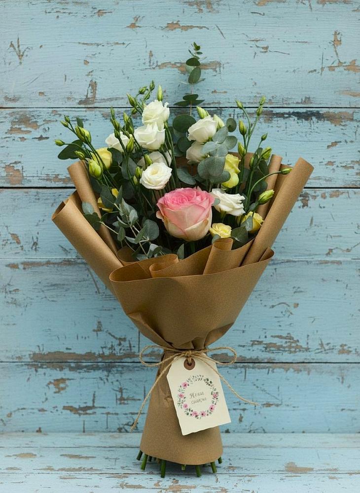 Букет цветов из: Розы и Лизиантусы в Прасковее