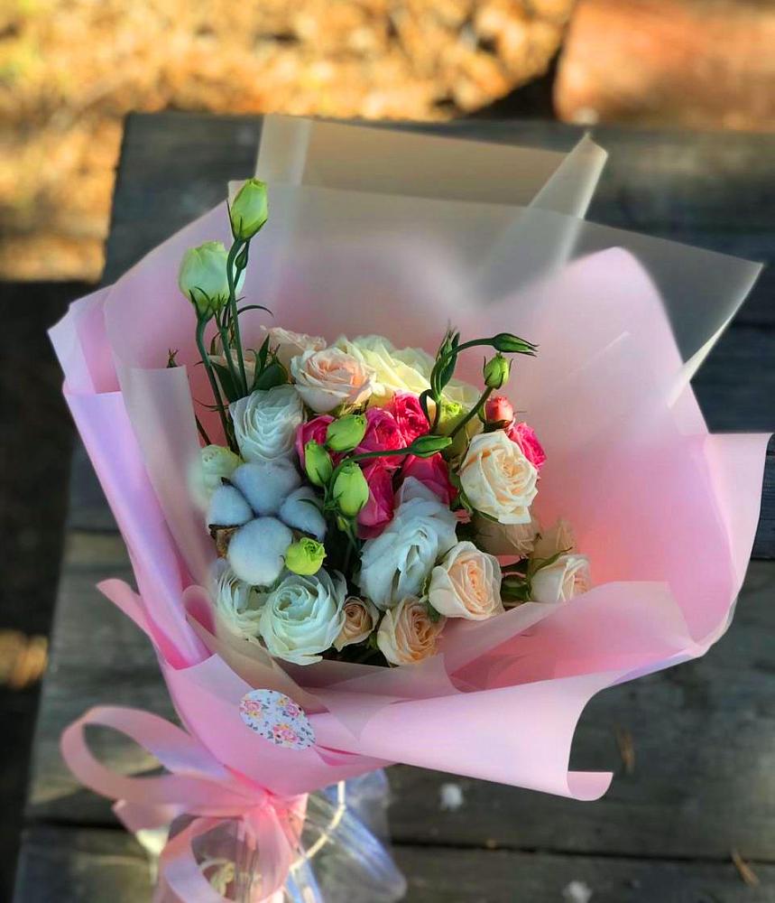 Букет цветов из: Розы и Лизиантусы в Прасковее