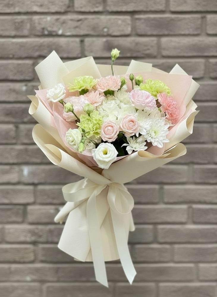 Букет цветов из: Гвоздики, Розы, Лизиантусы и Хризантемы в Прасковее
