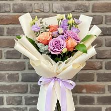 Букет цветов из:  Лизиантусы и Розы в Прасковее