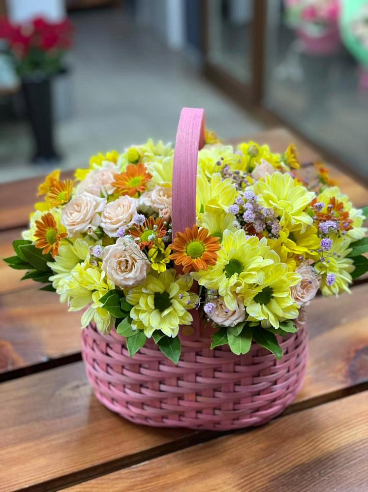 Цветочная композиция из Хризантемы и Розы в корзине в Прасковее
