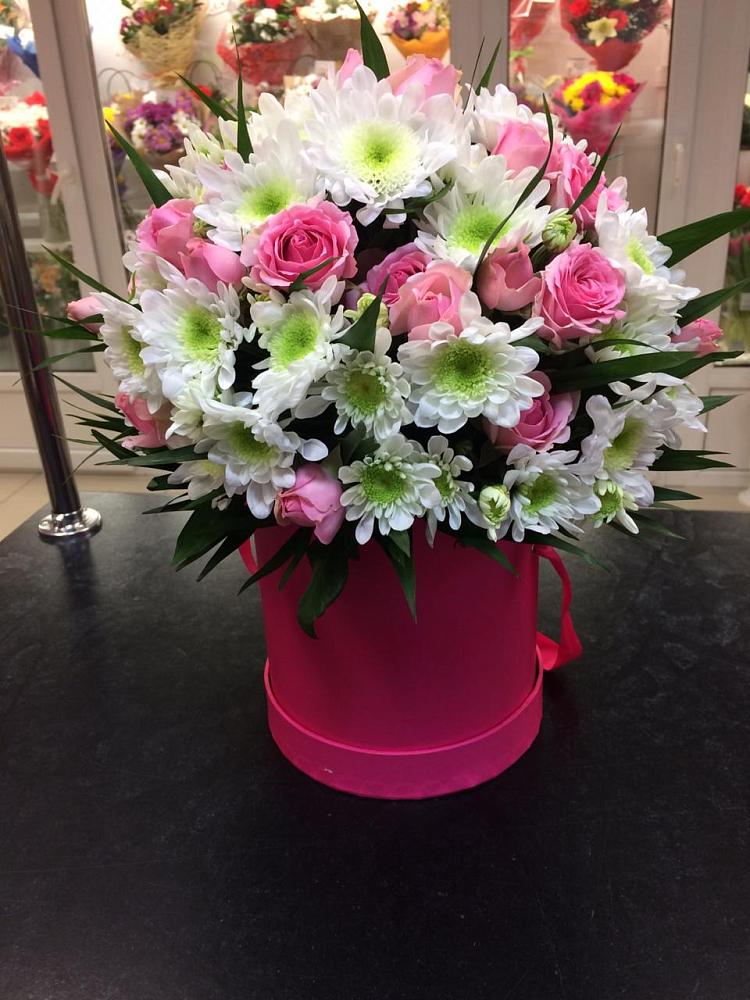 Цветочная композиция из Розы и Хризантемы в шляпной коробке в Прасковее